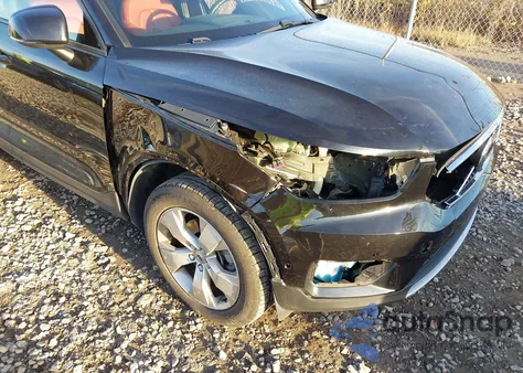 2019 Volvo Xc40 T5 Momentum/T5 R-Design z USA, uszkodzony, nr VIN YV4162XZ9K2019430